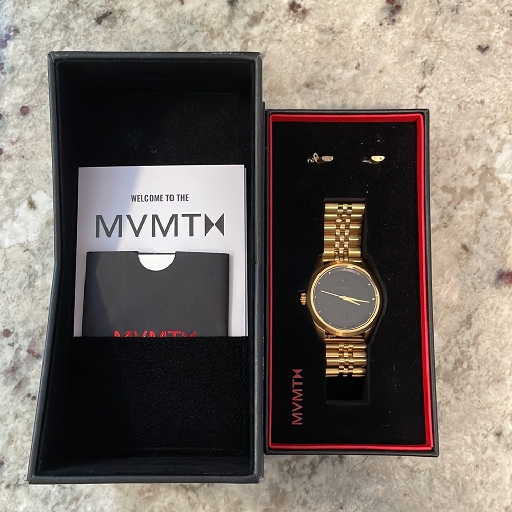 Mens MVMT gold watch. Great working condition! Comes with two additional links.